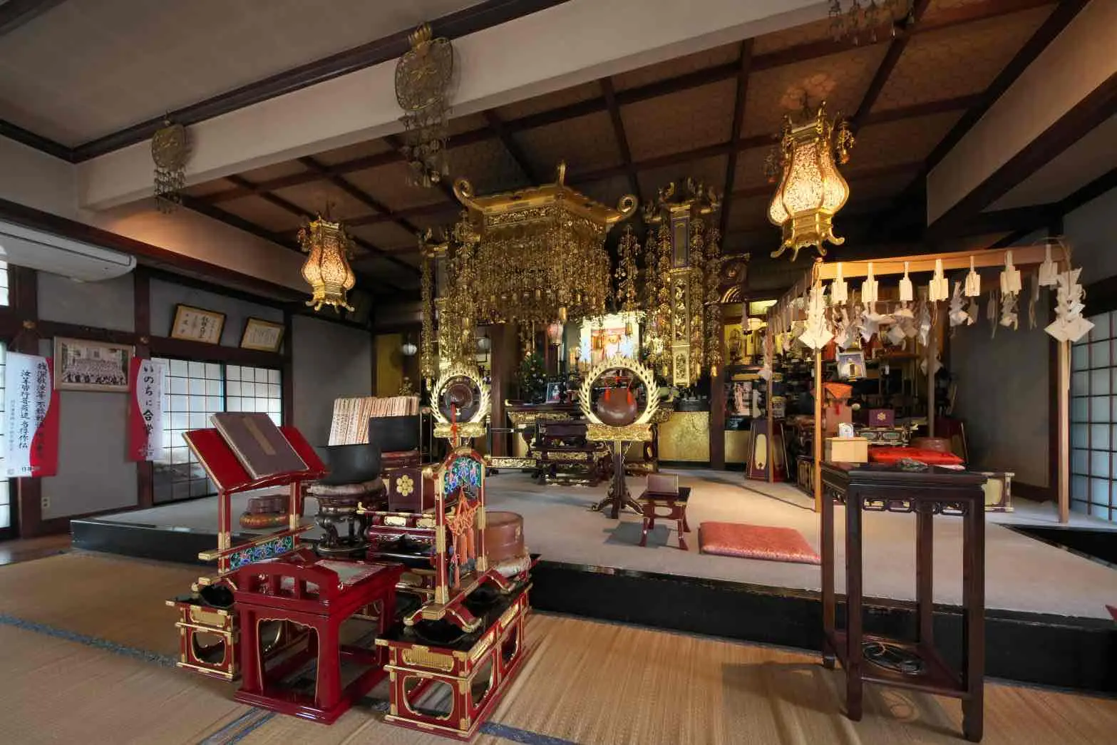 静寂に包まれた安らぎの墓所 法経寺