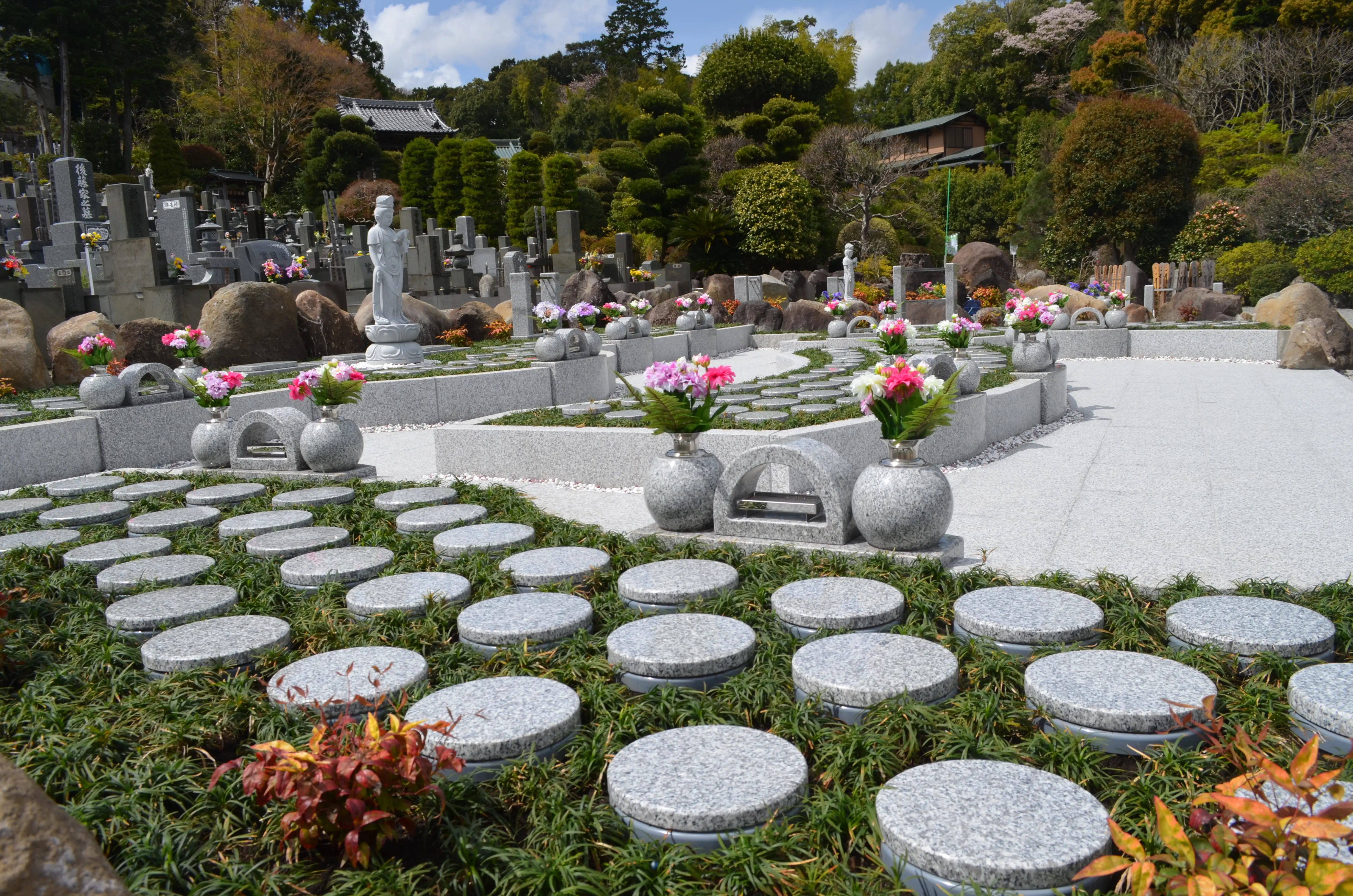 一定期間個別に安置した後に合祀