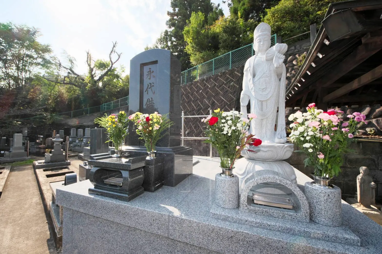 静寂に包まれた安らぎの墓所 桐生 法経寺